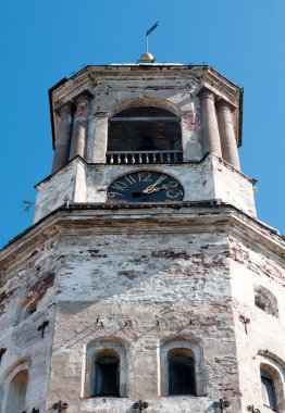 Saat Kulesi, vyborg, Rusya, alttan görünüm