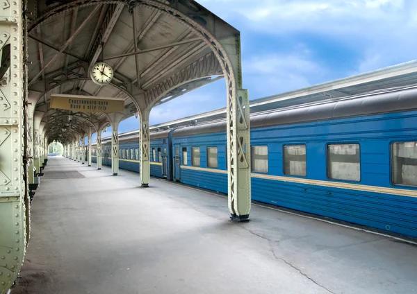 Vlak je na stanici — Stock fotografie