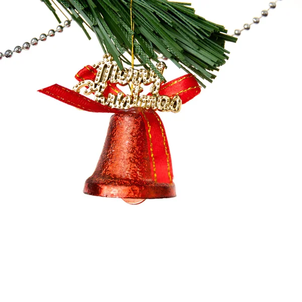 Bell karácsonyi és újévi gyöngyök egy fa ága — Stock Fotó