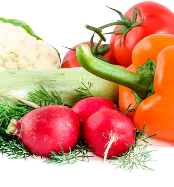 Tas de légumes sur fond blanc — Photo