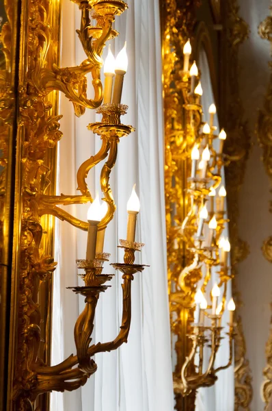 Wzór Świecznik Lampa świecącą złota chromowana — Zdjęcie stockowe