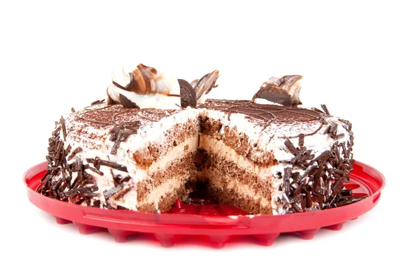 Kırmızı tabakta çikolatalı pasta. — Stok fotoğraf