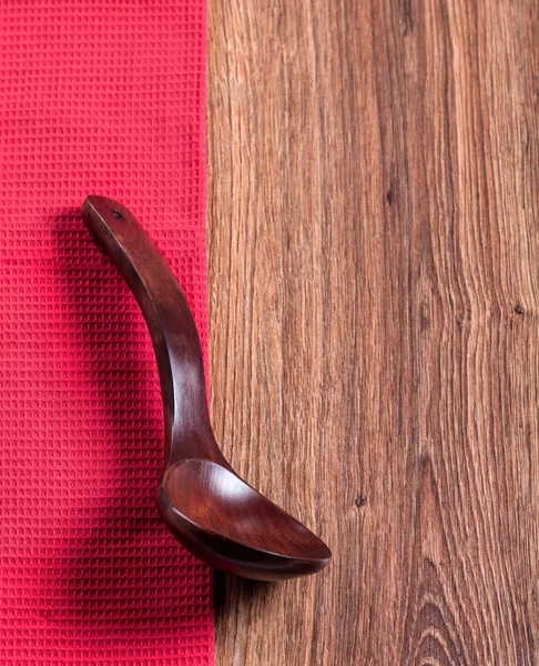 Colher de madeira vermelha — Fotografia de Stock