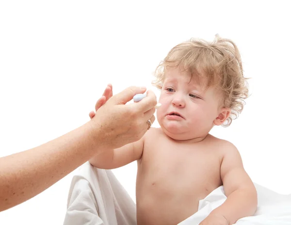 Bebek, bir kaşık yemek istemiyor.