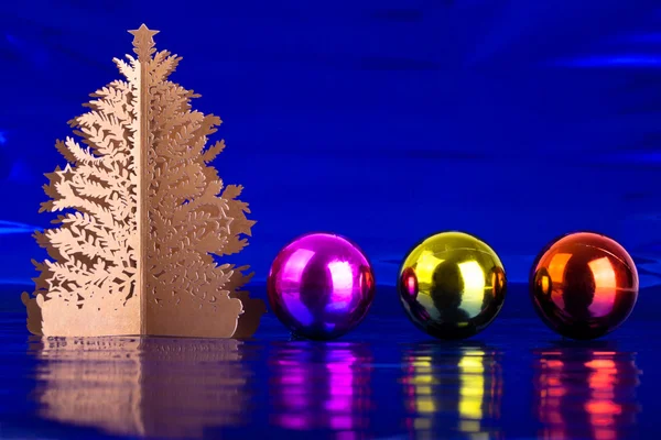 Kerstboom en ballen — Stockfoto