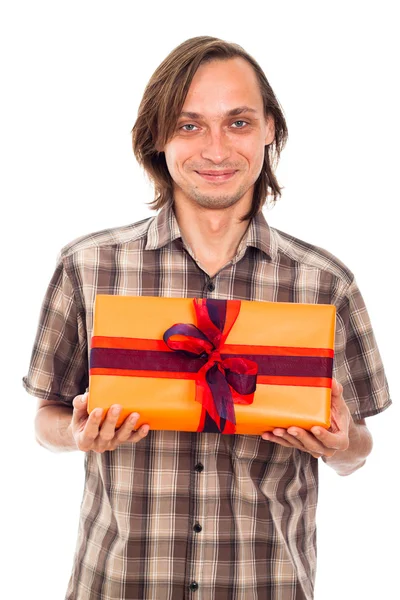 Uśmiechnięty mężczyzna z prezentem — Zdjęcie stockowe