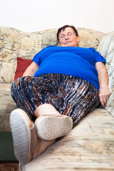 Obézní starší žena spící — Stock fotografie