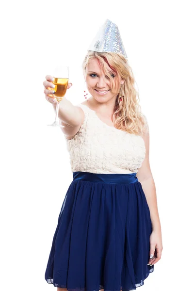 Mujer feliz festejando con un vaso de alcohol — Foto de Stock