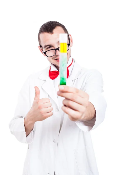 Cientista feliz com tubo de ensaio — Fotografia de Stock