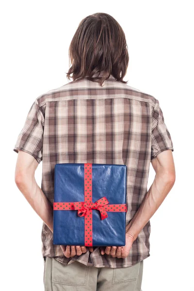 Вид ззаду людини з блакитним подарунком — стокове фото