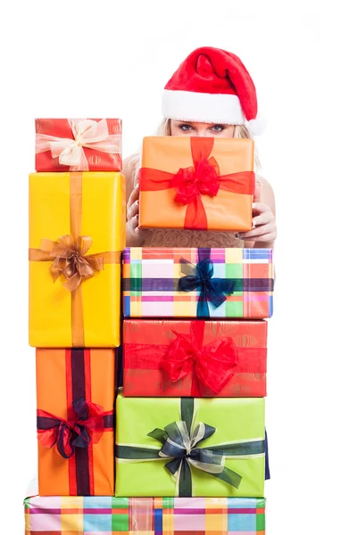 Mulher de Natal secreto com presentes — Fotografia de Stock