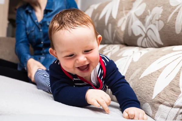 Gelukkig babyjongen — Stockfoto