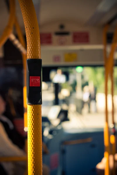 Громадський міський автобусний транспорт — стокове фото