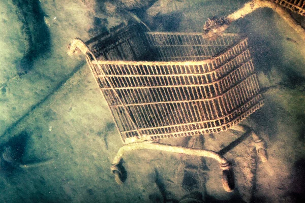 Shopping trolley discarded on the sea bottom — Stock Photo, Image