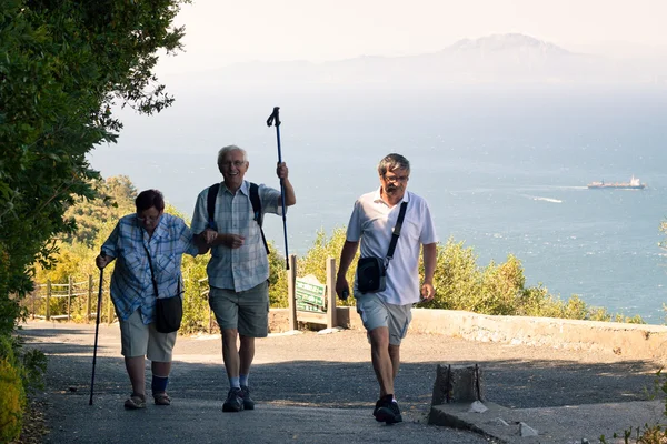 Happy tourists on the Rock of Gibraltar — Stock Photo, Image