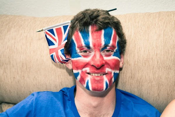 Смішного людини з британський прапор, намальовані на обличчя — стокове фото