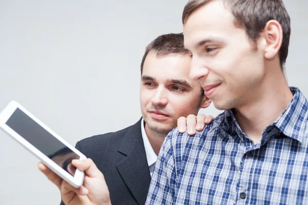 Mensen uit het bedrijfsleven met digitale tablet — Stockfoto