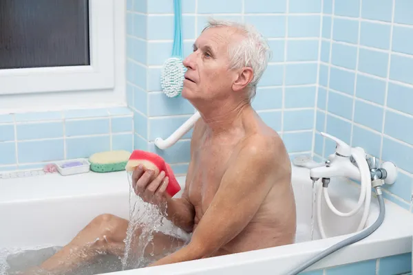 Senior man bathing — Stock Photo, Image