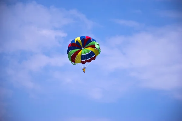 飞滑翔伞 — 图库照片