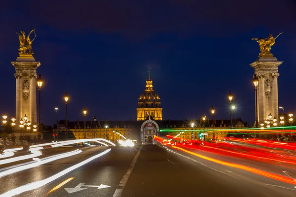 Pont alexandre iii på natten belysning — Stockfoto