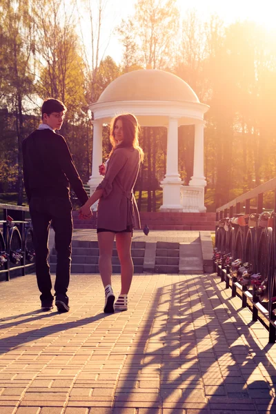 Jovem moda Hipster casal apaixonado — Fotografia de Stock