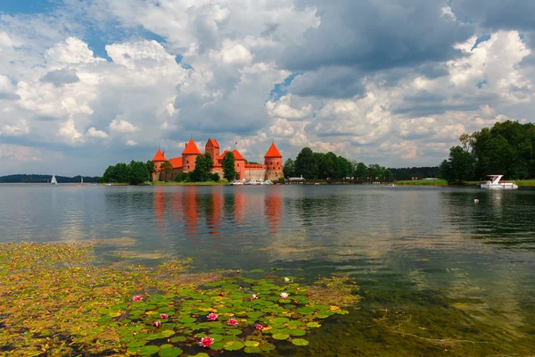 Trakai sziget vár a nyári nap — Stock Fotó