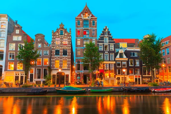 Vista nocturna de la ciudad del canal de Ámsterdam Herengracht — Foto de Stock