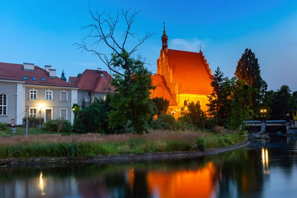 Cattedrale e fiume Brda di notte a Bydgoszcz, Polonia — Foto Stock