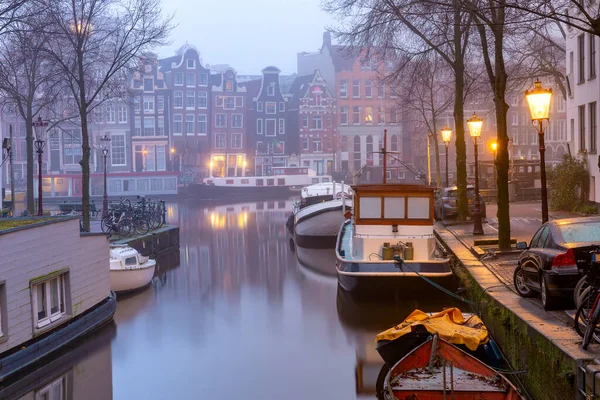 Canal de Ámsterdam con Zuiderkerk —  Fotos de Stock