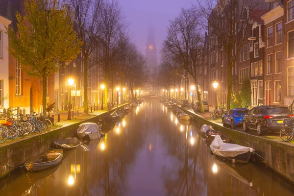 与Zuiderkerk的阿姆斯特丹运河 — 图库照片
