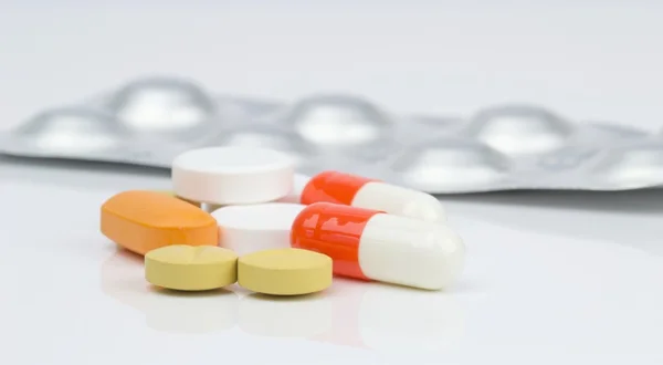 Farmaceutické tablety a tablety — Stock fotografie