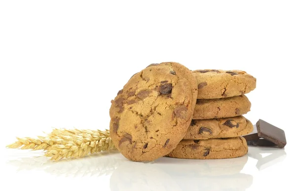 En hög med chocolate chip cookies — Stockfoto