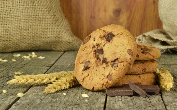 Galletas con chips de chocolate —  Fotos de Stock