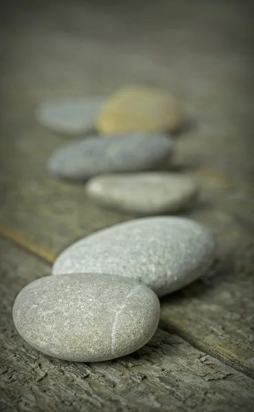 Piedras Zen en madera — Foto de Stock
