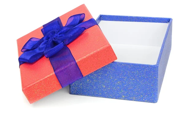 Una caja de regalo roja y azul — Foto de Stock