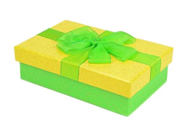Uma caixa de presente verde e amarela — Fotografia de Stock