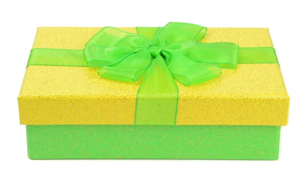 Una caja de regalo verde y amarillo — Foto de Stock