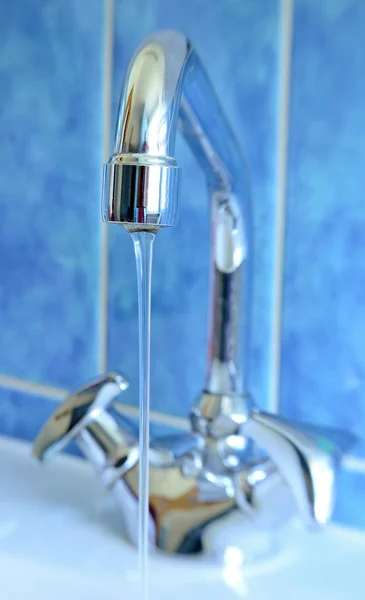 Water running from a sink tap — Stock Photo, Image