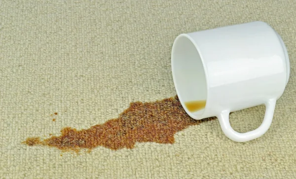 Uma xícara de café derramada — Fotografia de Stock