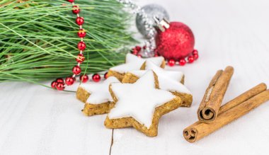 tarçınlı yıldız şeklinde bisküvi