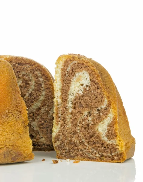 Ein Stück Marmor-Biskuitkuchen — Stockfoto