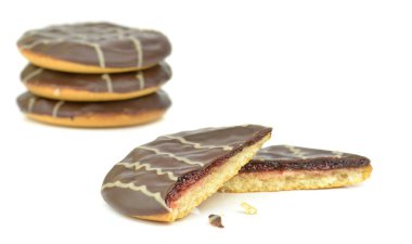 reçel dolu çikolata yumuşak kek