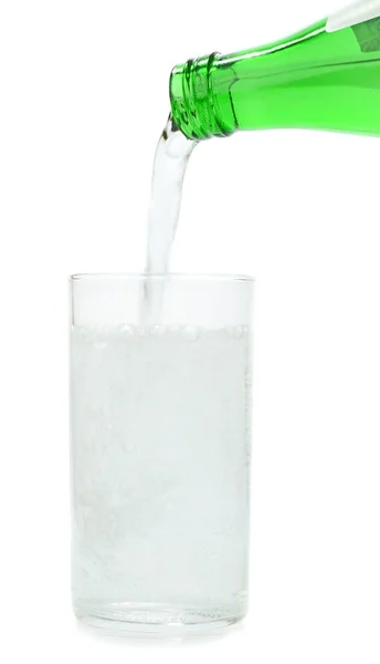 Налить стакан воды — стоковое фото