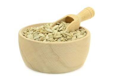 Ayçekirdeği ahşap kepçe ile bir kase