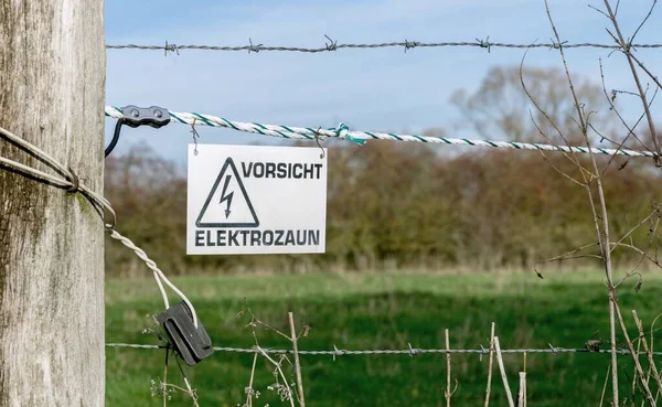 German Warning Caution Sign Hanging Electrified Electric Fence Countryside — Stock Photo, Image