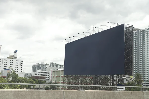 Billboard vacío azul —  Fotos de Stock