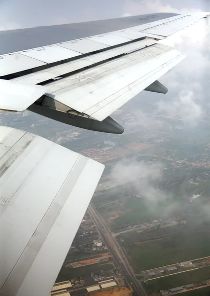 Ala con nube . —  Fotos de Stock