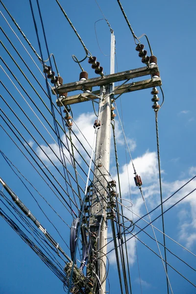 Słupy elektryczne — Zdjęcie stockowe