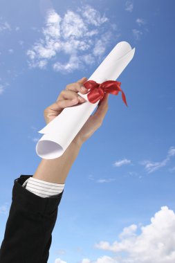 Diploma ile kırmızı ribbo