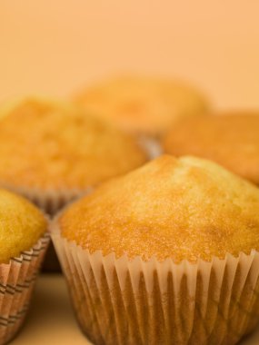 basit altın muffins